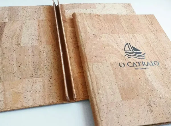 LE08 cortica com badanas Capa em cortiça com badanas