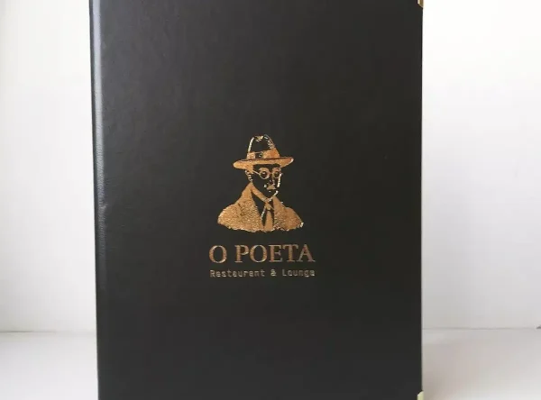 Capa em pele sintética